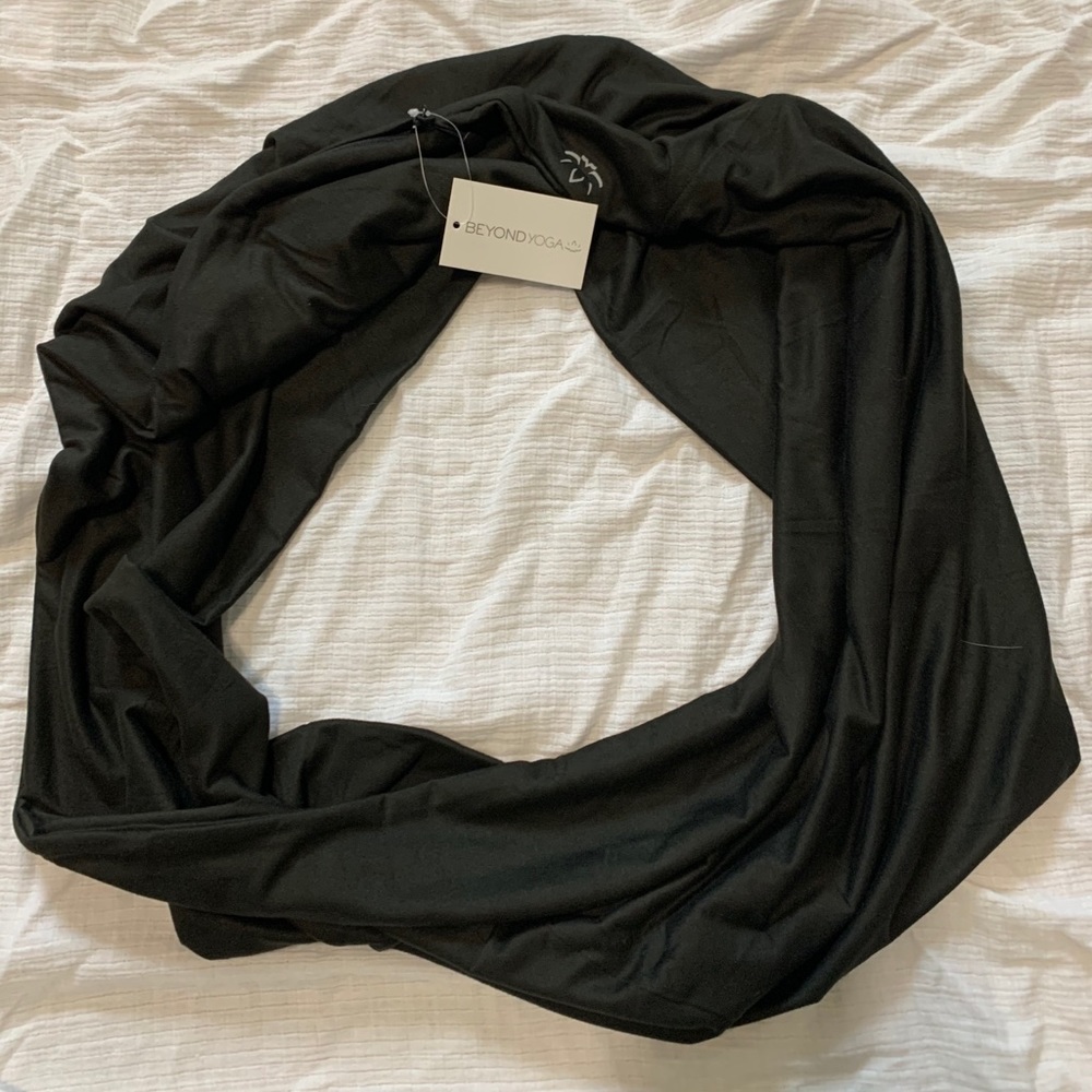 Beyond Yoga 🧘 Pocket Infinity Scarf